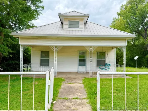 203 N E St, Yale, OK 74085 photo 6