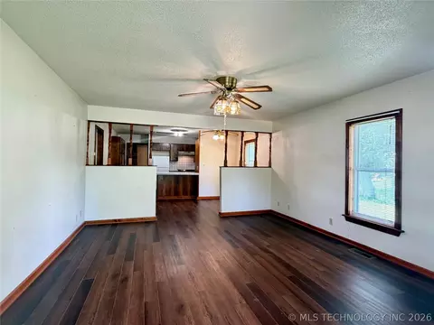 203 N E St, Yale, OK 74085 photo 8