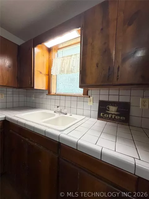 203 N E St, Yale, OK 74085 photo 16