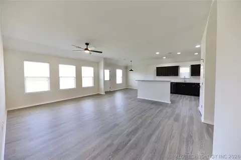 5960 E 148 St, Bixby, OK 74008 photo 3