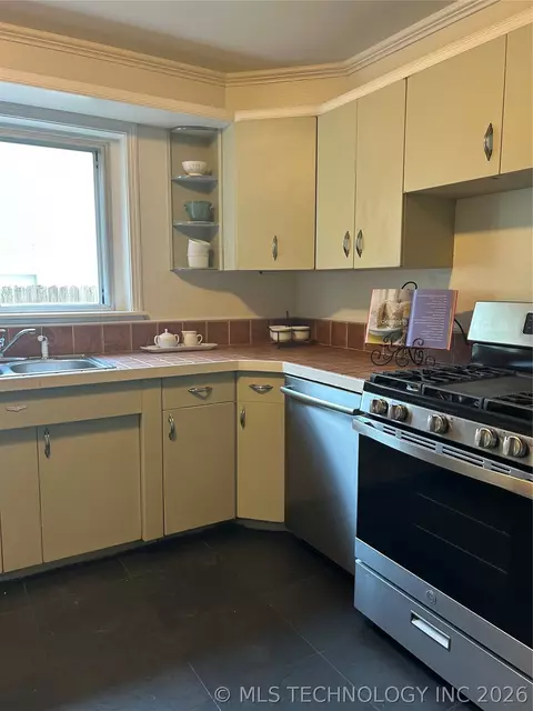 Kitchen - 4556 E 28th St, Tulsa, OK 74114 photo 6 of 11