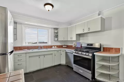 Kitchen - 4556 E 28th St, Tulsa, OK 74114 photo 2 of 11