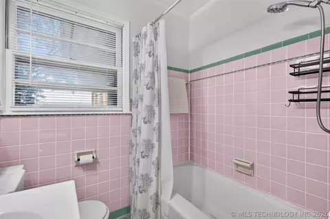 Bath - 4556 E 28th St, Tulsa, OK 74114 photo 6 of 9