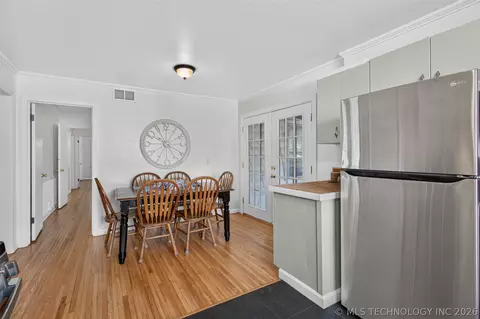 Dining - 4556 E 28th St, Tulsa, OK 74114 photo 1 of 3