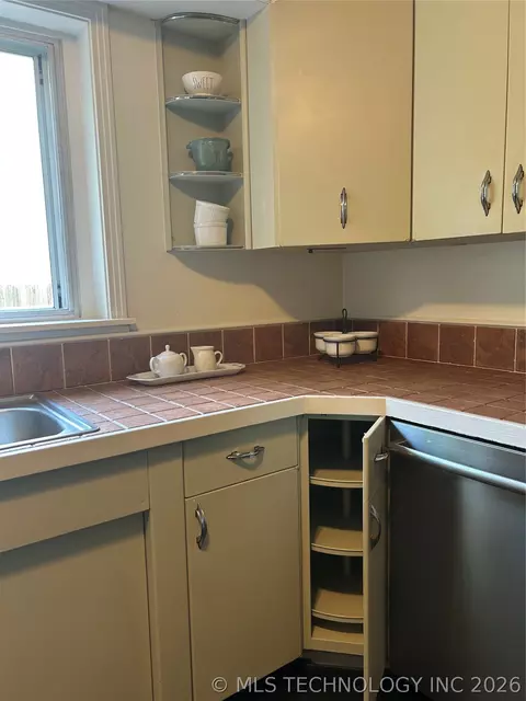 Kitchen - 4556 E 28th St, Tulsa, OK 74114 photo 5 of 11