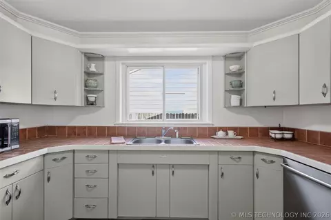 Kitchen - 4556 E 28th St, Tulsa, OK 74114 photo 1 of 11