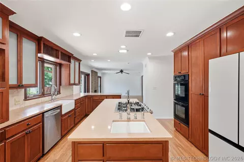 Kitchen - 2853 E 35th Pl, Tulsa, OK 74105 photo 1 of 9