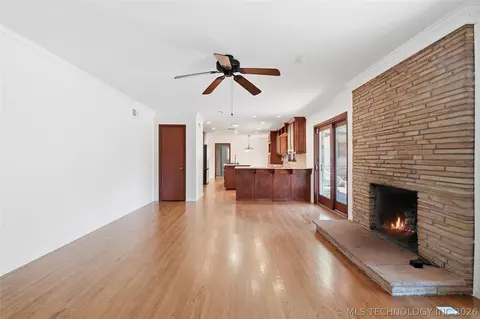 Living - 2853 E 35th Pl, Tulsa, OK 74105 photo 8 of 10