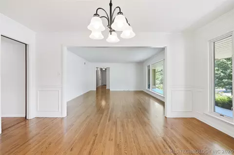 Living - 2853 E 35th Pl, Tulsa, OK 74105 photo 2 of 10
