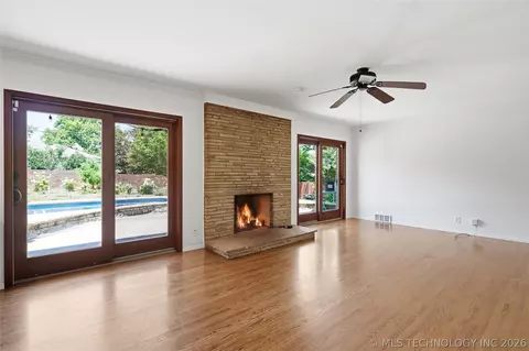Living - 2853 E 35th Pl, Tulsa, OK 74105 photo 6 of 10