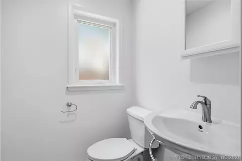 Bath - 2853 E 35th Pl, Tulsa, OK 74105 photo 10 of 10