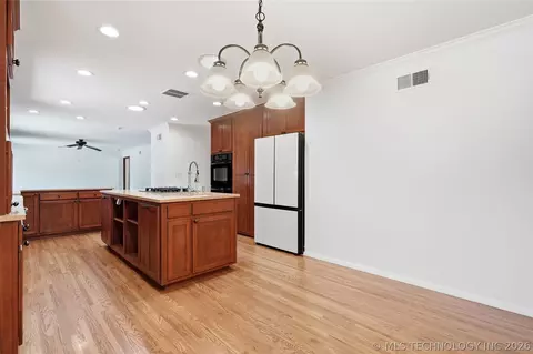 Kitchen - 2853 E 35th Pl, Tulsa, OK 74105 photo 3 of 9