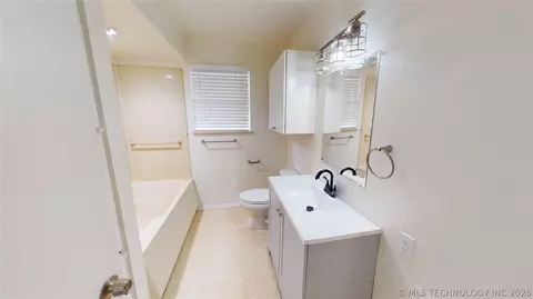 Bath - 817 E 15th, Ada, OK 74820 photo 3 of 8