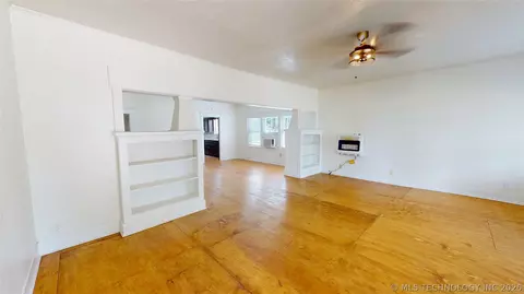 Living - 817 E 15th, Ada, OK 74820 photo 4 of 11