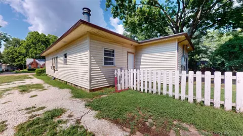 Exterior - 817 E 15th, Ada, OK 74820 photo 7 of 9