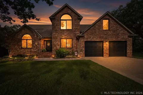 504 Oak Ridge Dr, Sand Springs, OK 74063