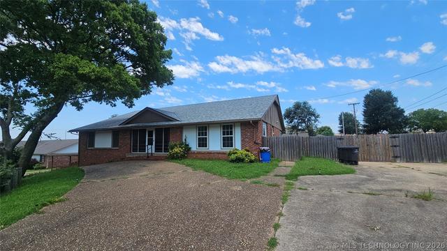 4000 Lakeview Dr, Bartlesville, OK 74006
