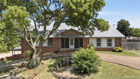 4000 Lakeview Dr, Bartlesville, OK 74006