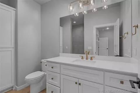 Bath - 6744 E 123rd St S, Bixby, OK 74008 photo 13 of 13