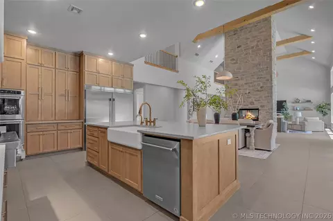 Kitchen - 6744 E 123rd St S, Bixby, OK 74008 photo 4 of 10