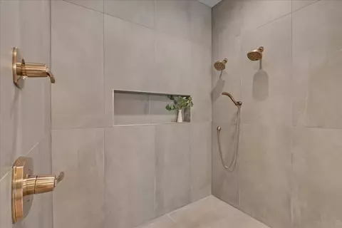 Bath - 6744 E 123rd St S, Bixby, OK 74008 photo 6 of 13