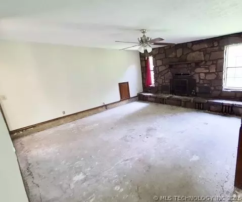 Living - 196 Elm Dr, Pryor, OK 74361 photo 2 of 4