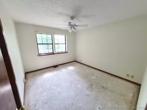Bedroom - 196 Elm Dr, Pryor, OK 74361 photo 2 of 5