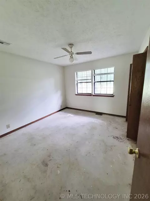 Bedroom - 196 Elm Dr, Pryor, OK 74361 photo 3 of 5