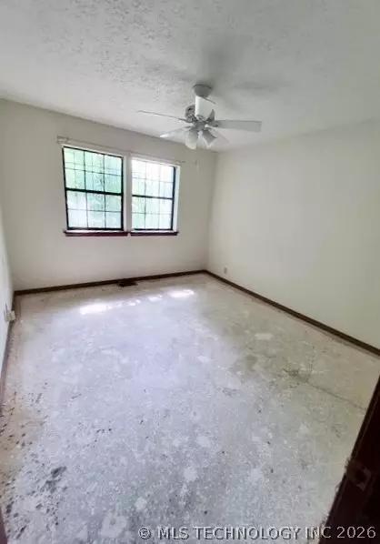Bedroom - 196 Elm Dr, Pryor, OK 74361 photo 1 of 5