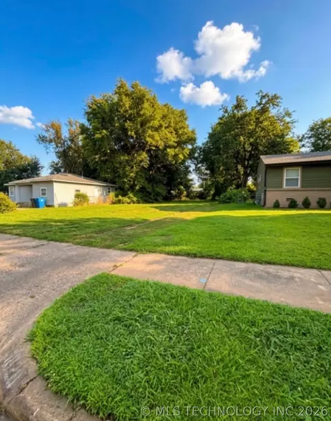 1828 E Young St N, Tulsa, OK 74110 photo 4