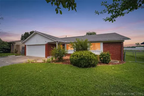 616 E Main St, Collinsville, OK 74021