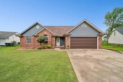 990 N Douglas Dr, Claremore, OK 74017