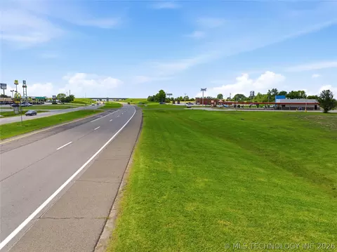 622 S Highway 2, Warner, OK 74469 photo 6