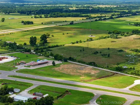 622 S Highway 2, Warner, OK 74469 photo 4