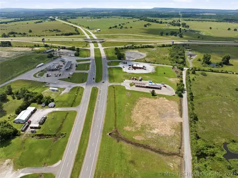 622 S Highway 2, Warner, OK 74469 photo 10