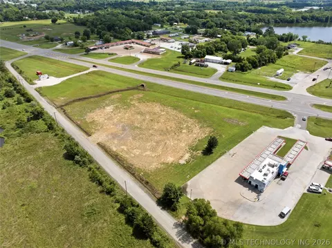 622 S Highway 2, Warner, OK 74469 photo 12