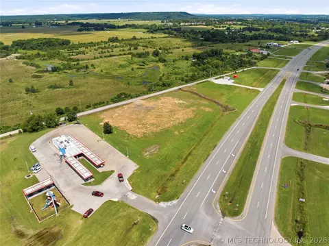 622 S Highway 2, Warner, OK 74469 photo 13