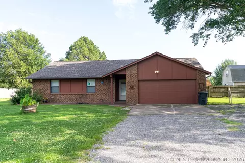 9202 E Misty Dr, Claremore, OK 74019