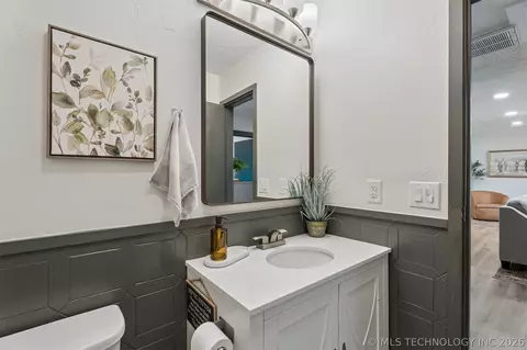 Bath - 419027 E 1145 Rd, Checotah, OK 74426 photo 3 of 7