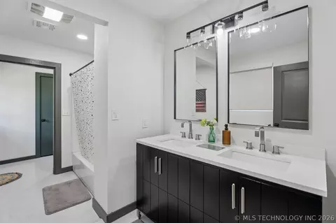 Bath - 419027 E 1145 Rd, Checotah, OK 74426 photo 5 of 7
