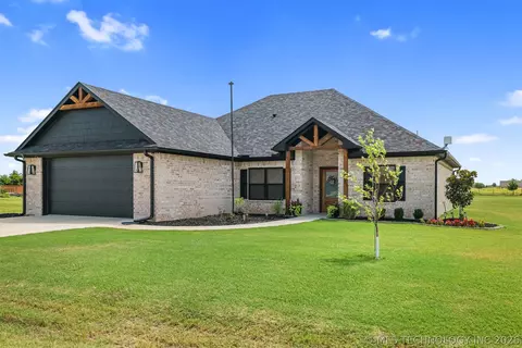 302 Peachtree Rd, Calera, OK 74730