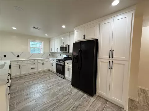 Kitchen - 1146 E 50th Place North N, Tulsa, OK 74126 photo 2 of 3