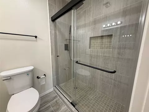 Bath - 1146 E 50th Place North N, Tulsa, OK 74126 photo 4 of 4