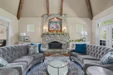 Living - 7813 E 99th Pl, Tulsa, OK 74133 photo 5 of 6