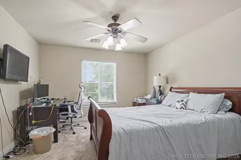 Bedroom - 7813 E 99th Pl, Tulsa, OK 74133 photo 4 of 5