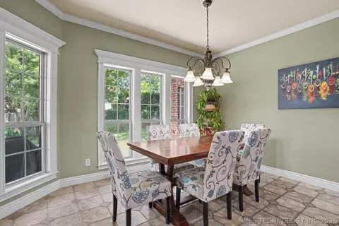 Dining - 7813 E 99th Pl, Tulsa, OK 74133 photo 3 of 4