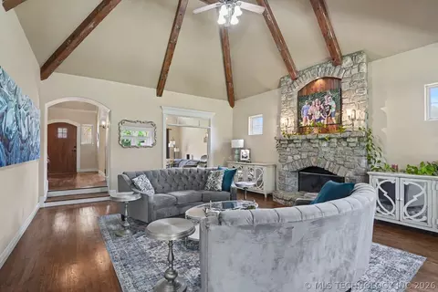 Living - 7813 E 99th Pl, Tulsa, OK 74133 photo 6 of 6