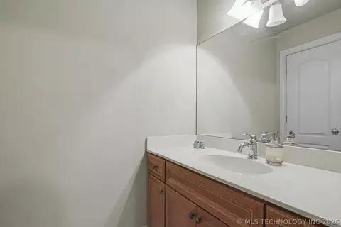 Bath - 7813 E 99th Pl, Tulsa, OK 74133 photo 5 of 5