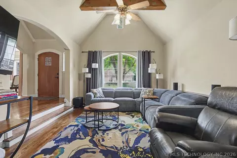 Living - 7813 E 99th Pl, Tulsa, OK 74133 photo 2 of 6