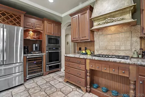 Kitchen - 7813 E 99th Pl, Tulsa, OK 74133 photo 4 of 5